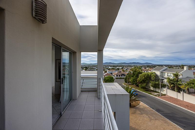 To Let 4 Bedroom Property for Rent in West Beach Western Cape